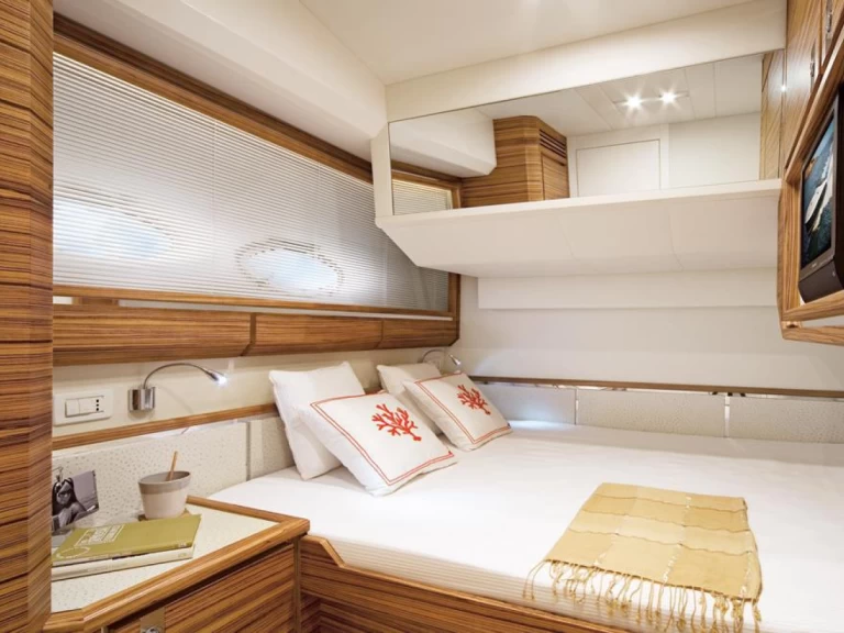 Ein Itama 55 mieten in Juan-les-Pins