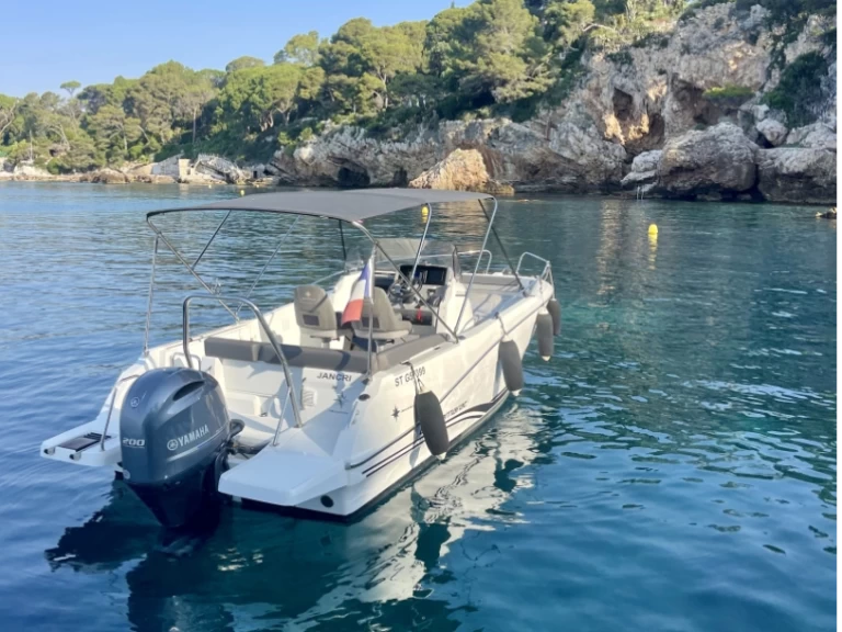 YachtCharter in Antibes - Jeanneau Cap Camarat 6.5 CC Serie 3 auf SamBoat
