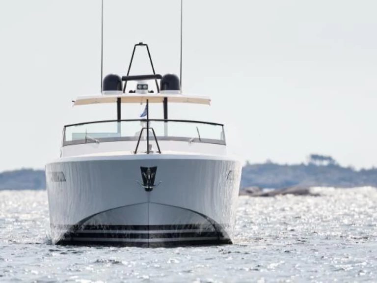 Ein Delta Powerboats 60 mieten in Juan-les-Pins