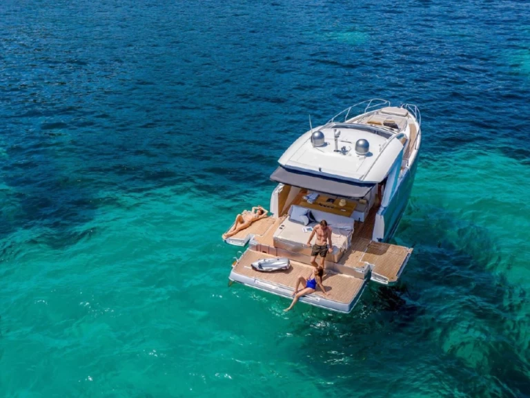 YachtCharter in Les Beaumettes - Jeanneau db 43 auf SamBoat