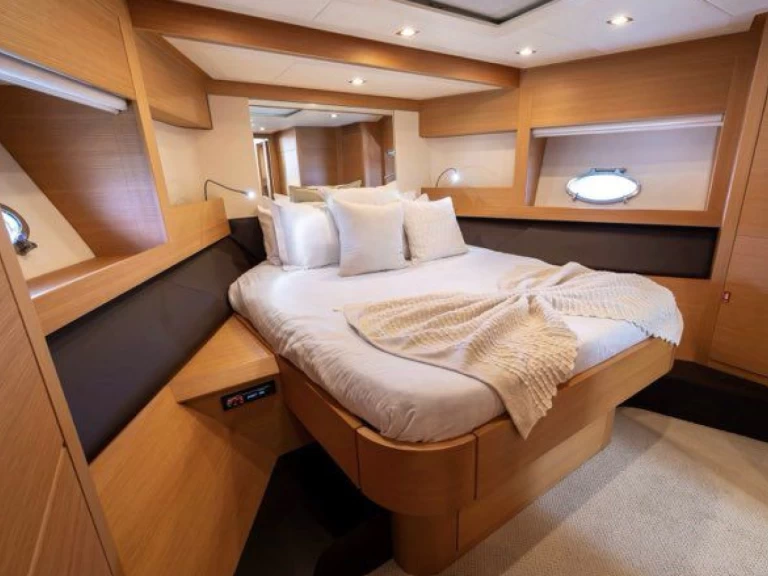 Yacht mit oder ohne Skipper Pershing mieten in Antibes