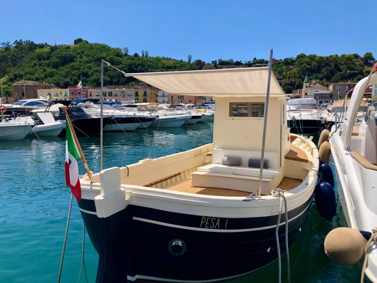 Ein F.lli Mileo Gozzo mieten in Baiae