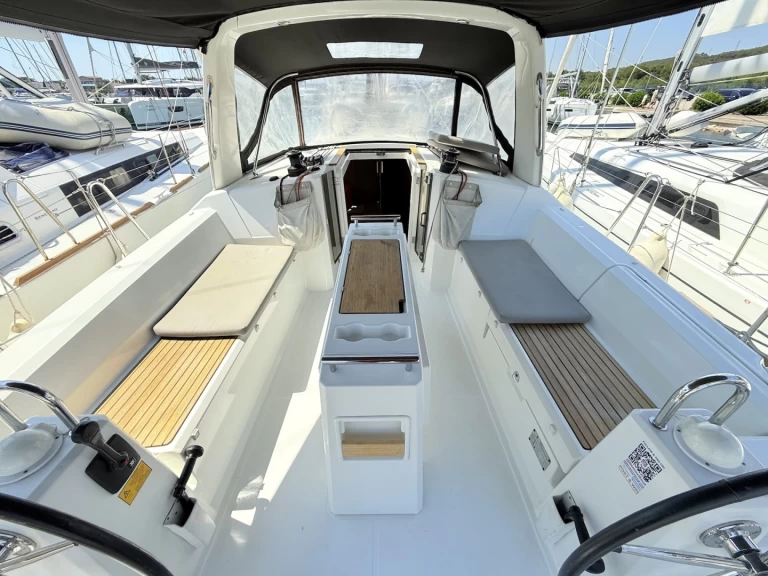 Bénéteau Oceanis 38.1 mieten Sukošan