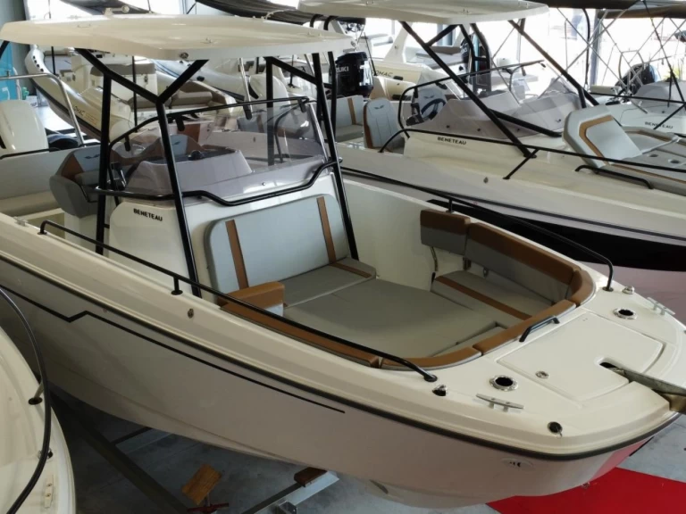 Ein Bénéteau Flyer 8 SPACEdeck mieten in Ajaccio