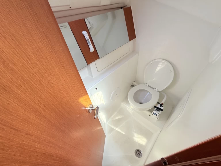 Ein Bénéteau Oceanis 31 mieten in Sukošan