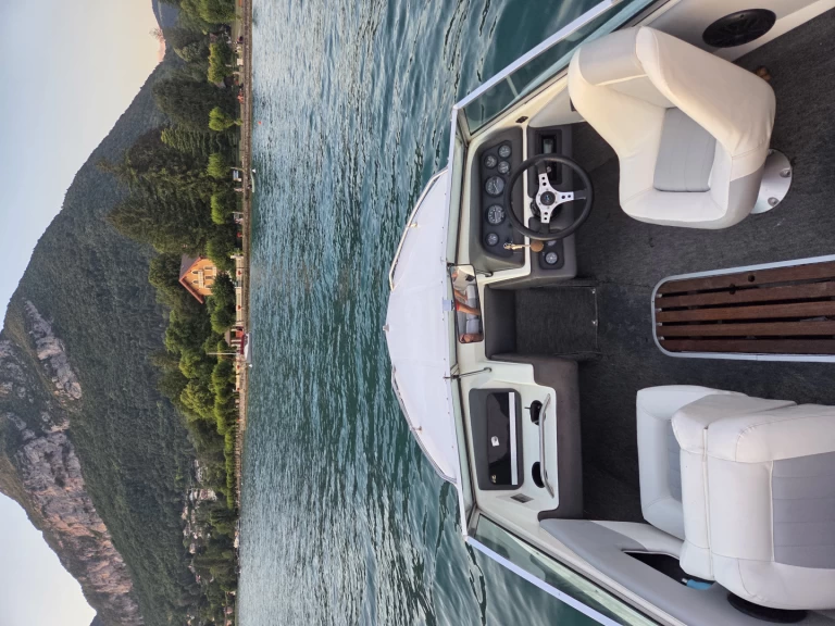 Motorboot mit oder ohne Skipper Sea Ray mieten in Annecy