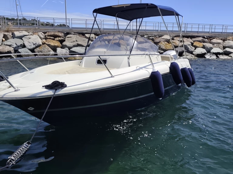 Motorboot mit oder ohne Skipper Jeanneau mieten in Les Issambres
