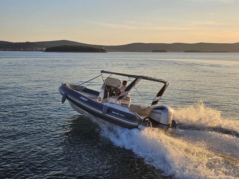 Vermietung Schlauchboot Salpa mit Führerschein