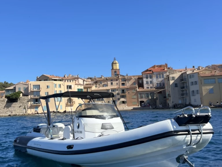 Ein Ranieri Cayman 31 Sport Touring mieten in Port Cogolin