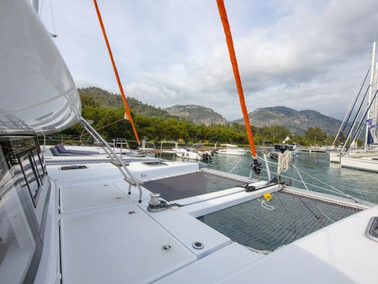 Excess Excess 12 - 4 + 2 cab. mieten Fethiye