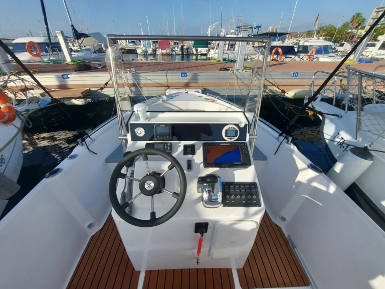 Motorboot mit oder ohne Skipper DAC MARINE mieten in El Masnou