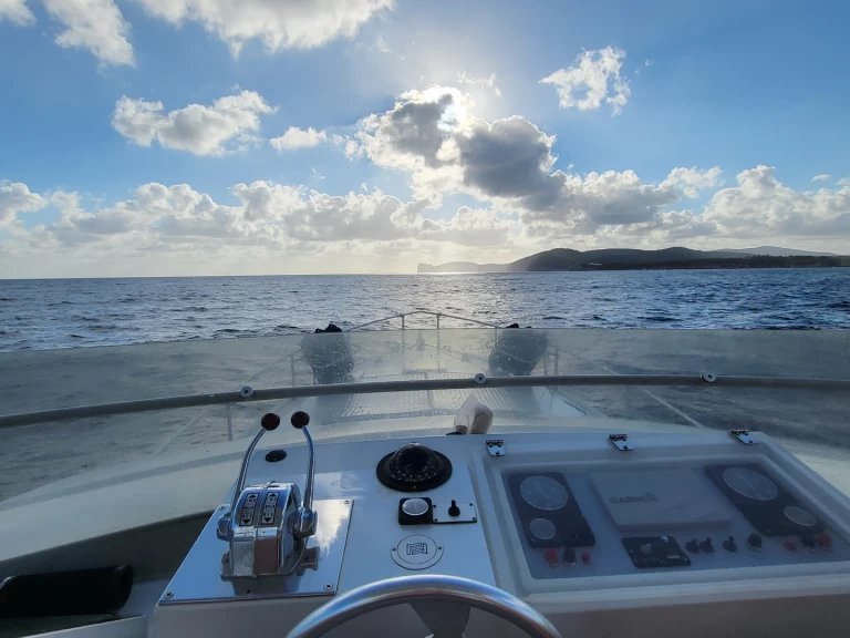 Ferretti Altura 40 mieten Porto di Fertilia