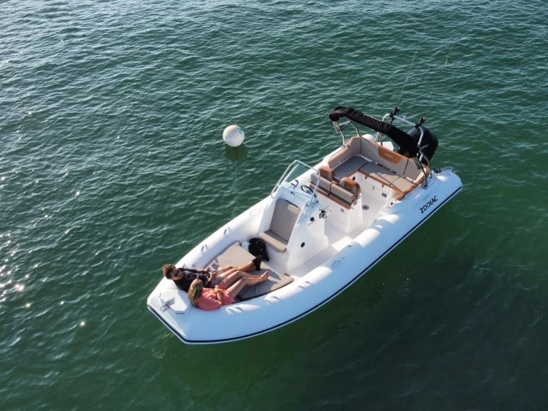 Vermietung Schlauchboot Zodiac mit Führerschein