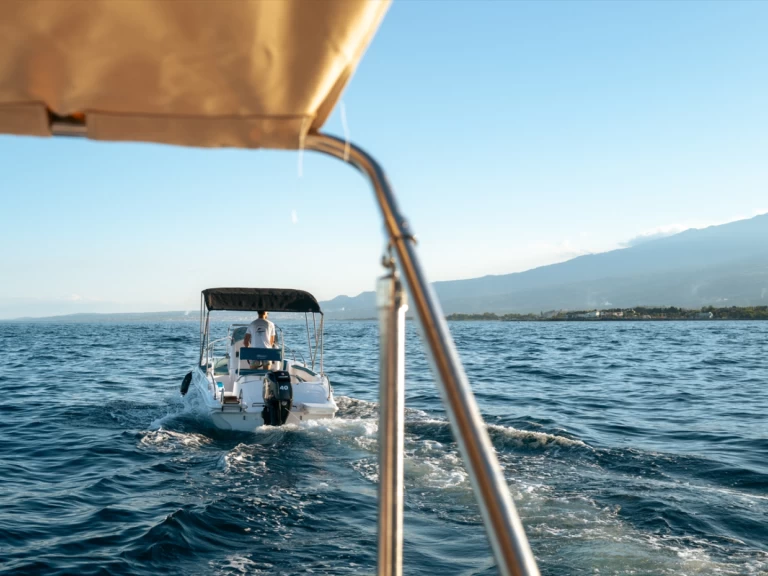 Motorboot mit oder ohne Skipper blumax 19 pro mieten in Taormina