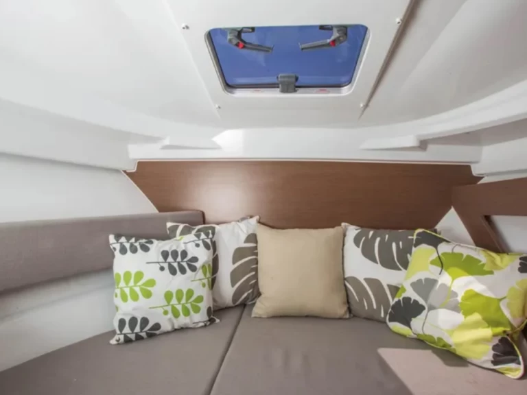 Motorboot mit oder ohne Skipper Jeanneau mieten in Sanremo