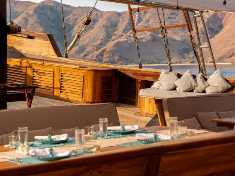 Yacht mieten in Labuan Bajo -  Prana by Atzaro