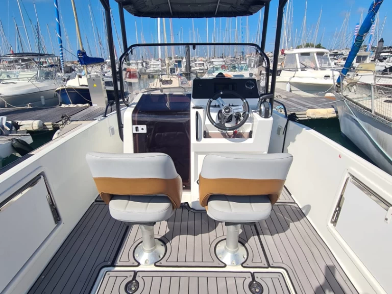 Bénéteau Flyer 7 SPACEdeck mieten Les Sables-d'Olonne