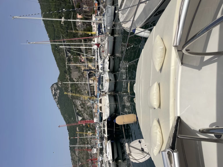 Ein Cranchi Zaffiro 34 mieten in Salerno