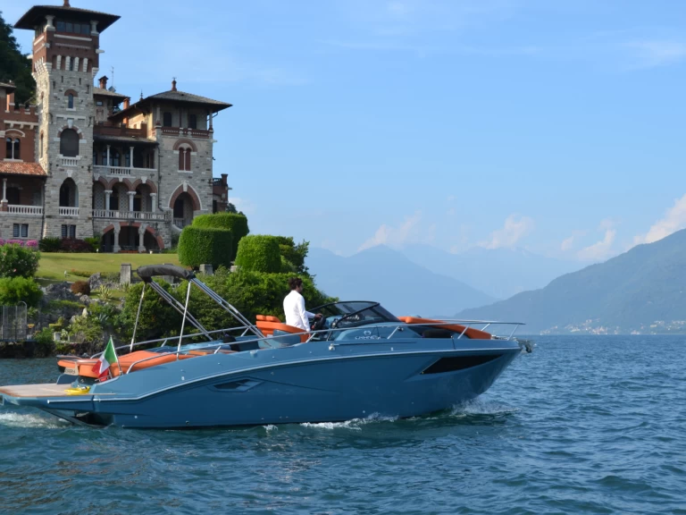 Motorboot mit oder ohne Skipper Cranchi mieten in Menaggio
