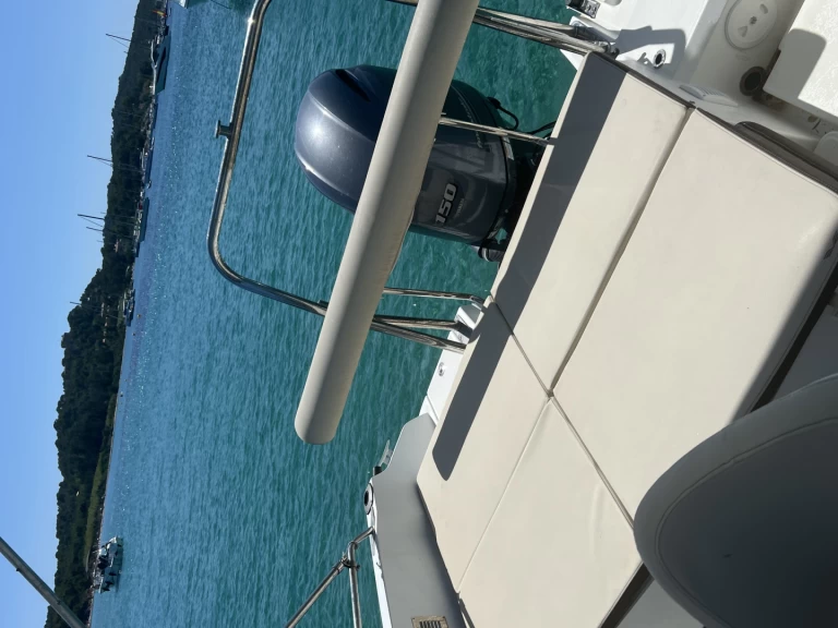 Motorboot mit oder ohne Skipper Bénéteau mieten in Hyères