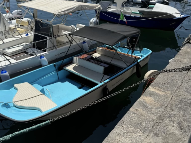 Ein Boston Whaler Boston Whaler 17 mieten in Aci Trezza