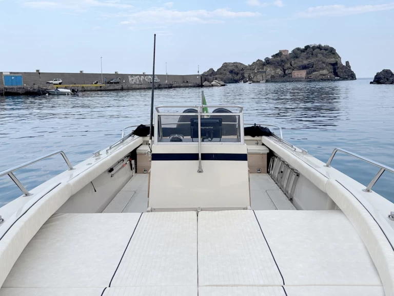 Motorboot mit oder ohne Skipper Boston Whaler mieten in Taormina