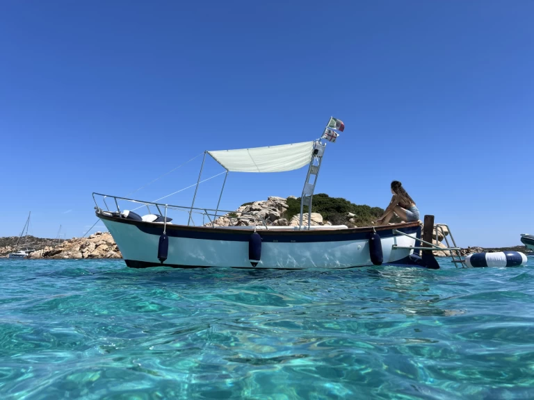 Motorboot mit oder ohne Skipper Salpa mieten in Palau