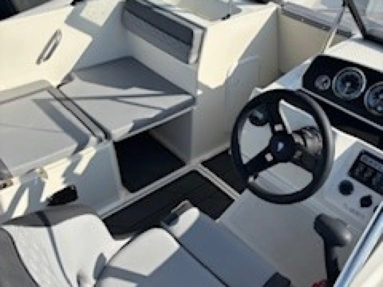 Boot mieten Hyères günstig M19