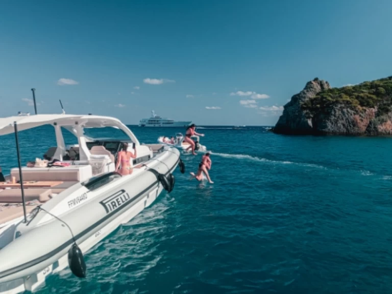 Schlauchboot mieten in Neapel zum besten Preis