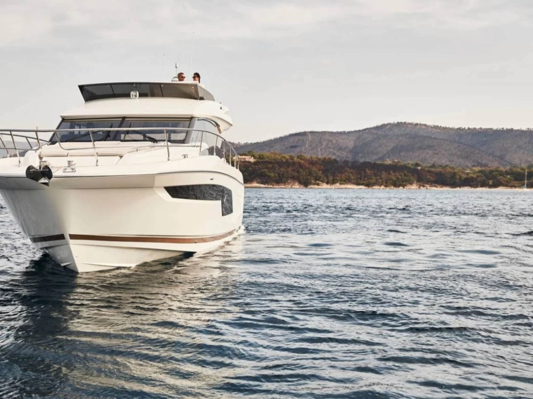 Ein Jeanneau Prestige 520 Fly mieten in Antibes