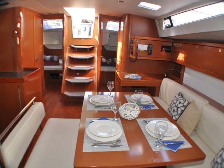 Bénéteau Oceanis 48 mieten Punat