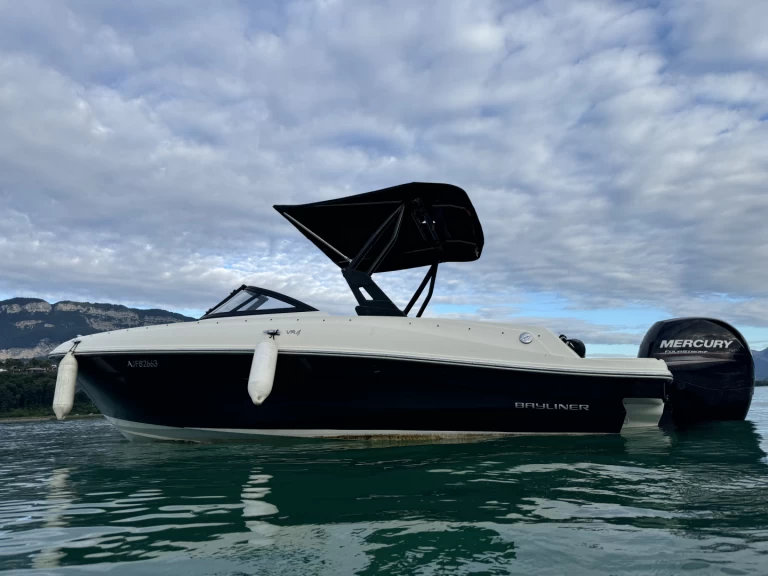 Ein Bayliner VR4 mieten in Grand Port d'Aix-les-Bains