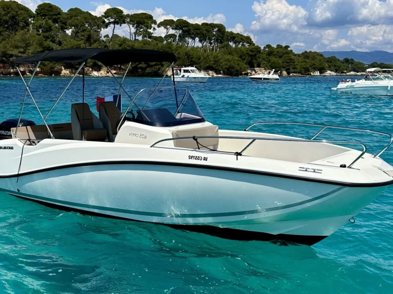 Ein Quicksilver Activ 605 Open mieten in Marseille