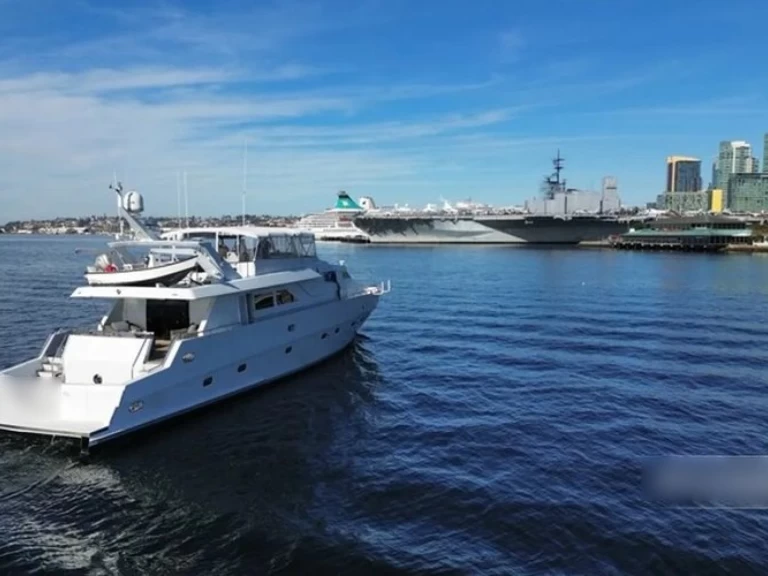 Vermietung Yacht Custom mit Führerschein