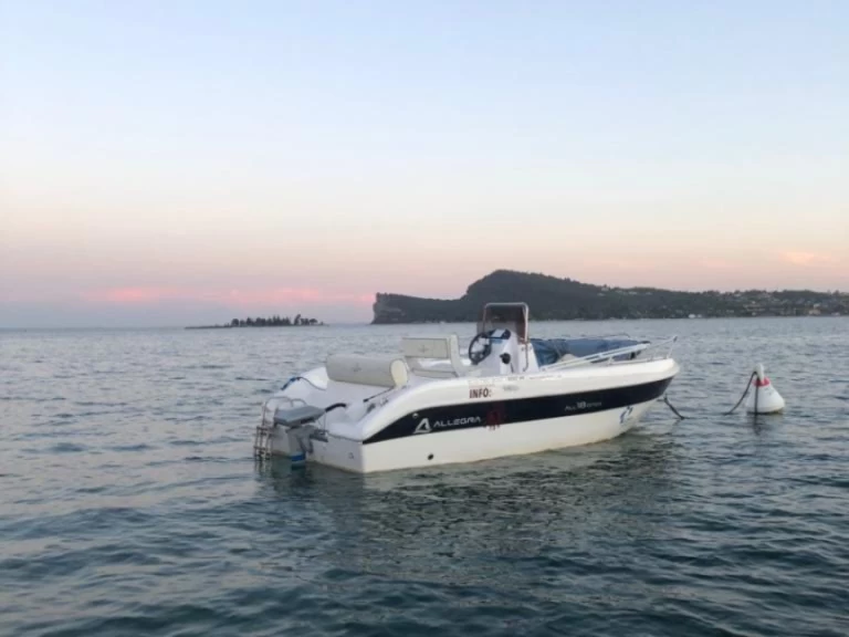 Ein Allegra Boats All 19 Open mieten in Baveno