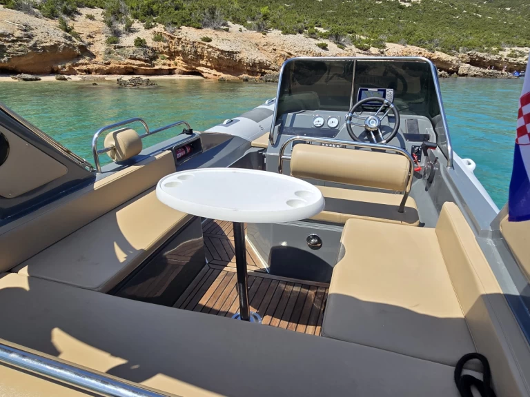 Grginić Shark 23 mieten Novalja