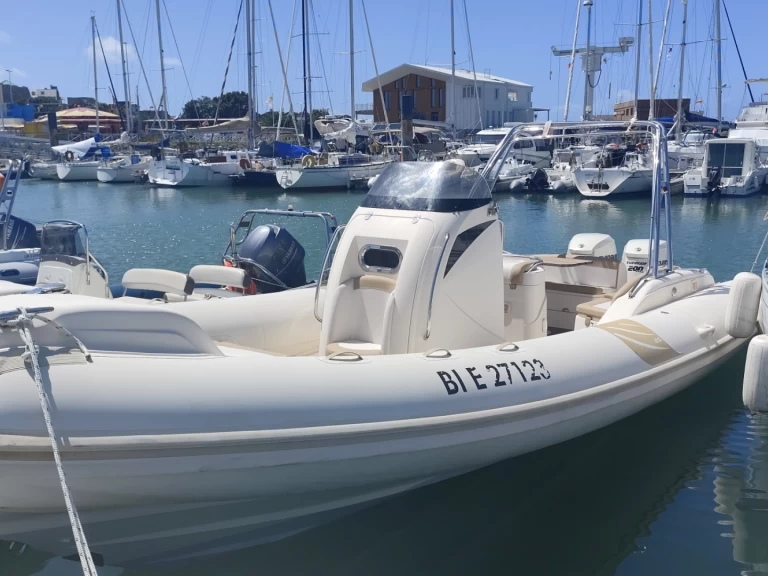 Schlauchboot mit oder ohne Skipper Bsc mieten in La Rochelle