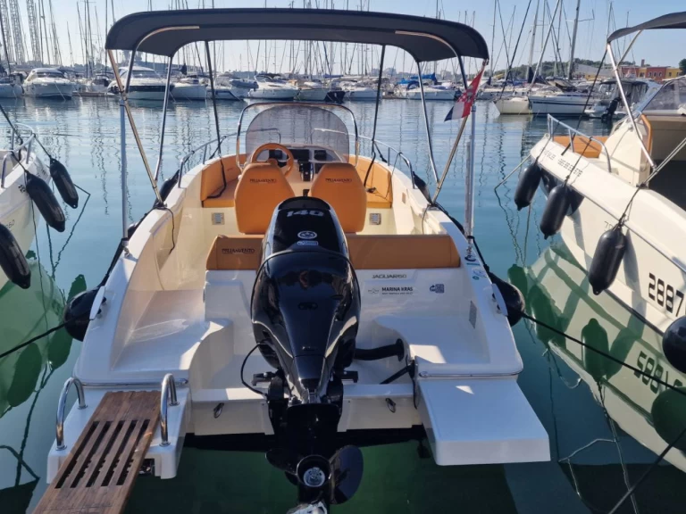 Motorboot mit oder ohne Skipper Prua al vento mieten in Pula