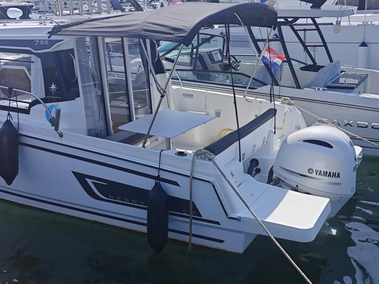 Ein Jeanneau Merry Fisher 795 Series2 mieten in Punat