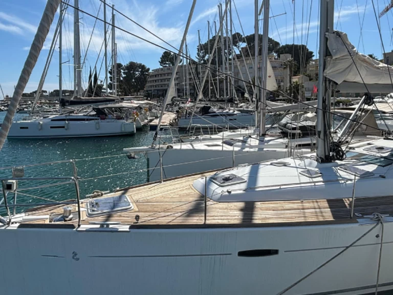 Segelboot mit oder ohne Skipper Bénéteau mieten in Hyères
