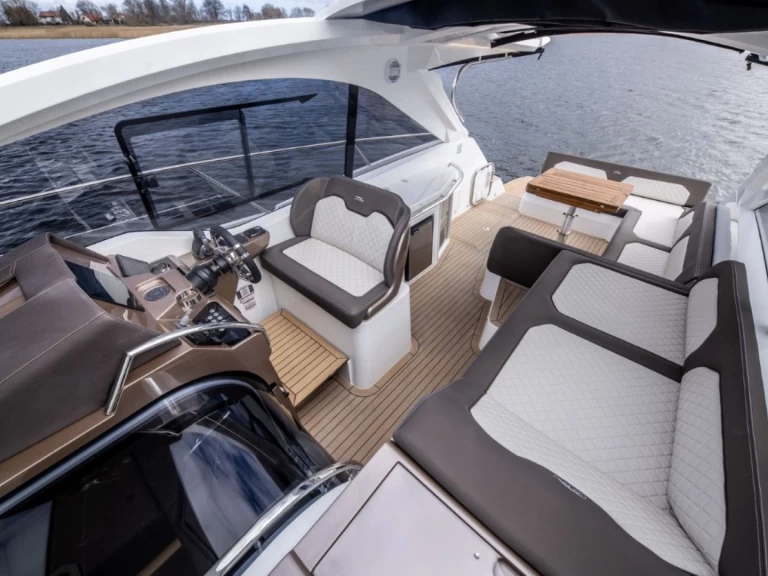 Ein Galeon Galeon 405 HTL mieten in Antibes