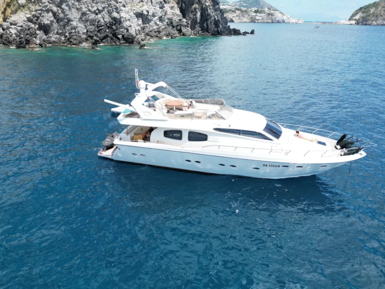 Ein Rizzardi Techenma 65 Fly mieten in Sorrent