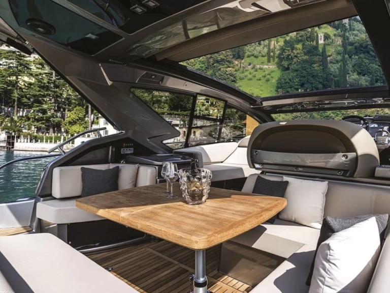 YachtCharter in Beaulieu-sur-Mer - Cranchi Cranchi M44 HT auf SamBoat