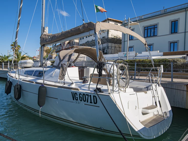 Segelboot mieten in San Vincenzo - Jeanneau Sun Odyssey 33i
