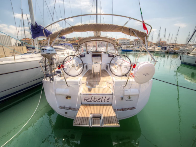 YachtCharter in San Vincenzo - Jeanneau Sun Odyssey 439 auf SamBoat