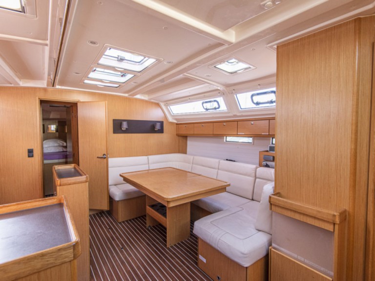 Ein Bavaria Cruiser 46 mieten in San Vincenzo