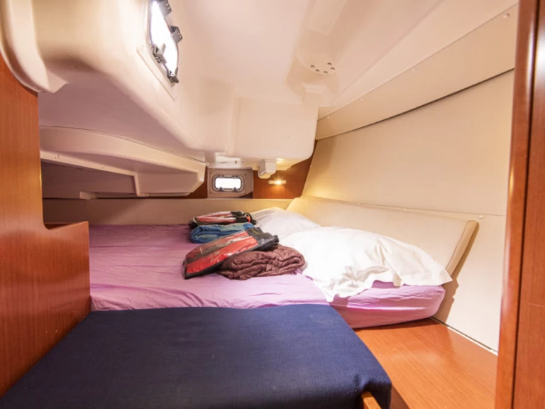 Bénéteau Oceanis 34 mieten San Vincenzo