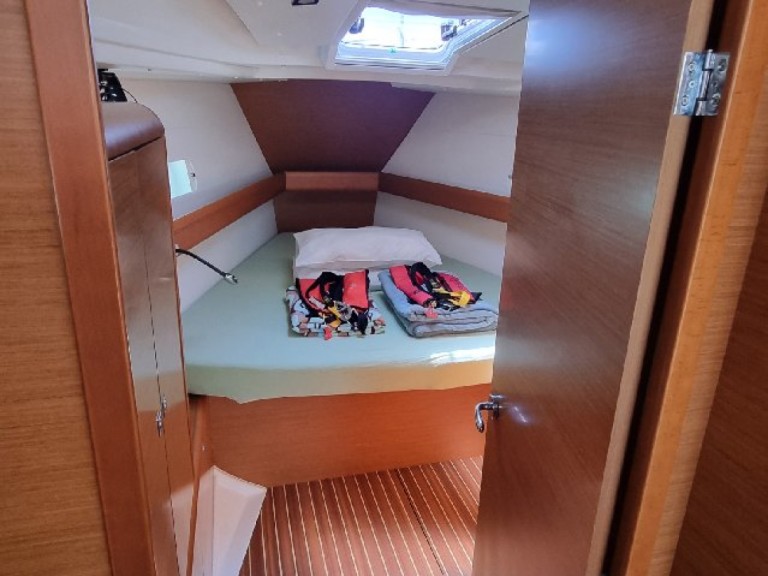 YachtCharter in San Vincenzo - Jeanneau Sun Odyssey 419 auf SamBoat