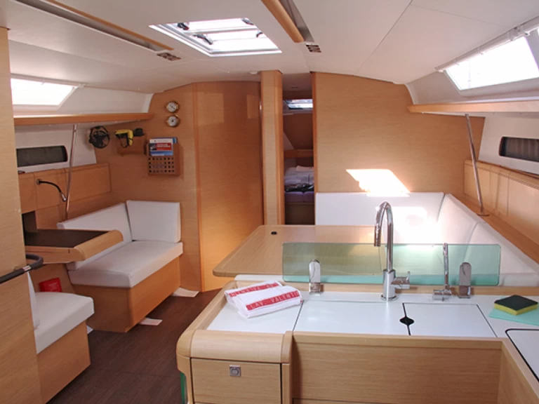 Segelboot mit oder ohne Skipper Jeanneau mieten in San Vincenzo