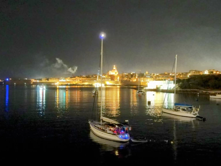 Ein Bénéteau First 45 F5 mieten in Sliema